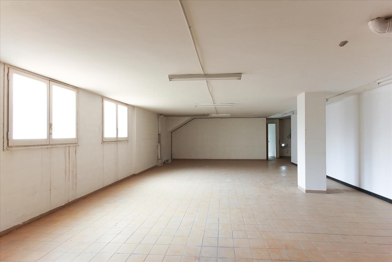 Local en venta en Sant Vicenç dels Horts Barcelona Número 11