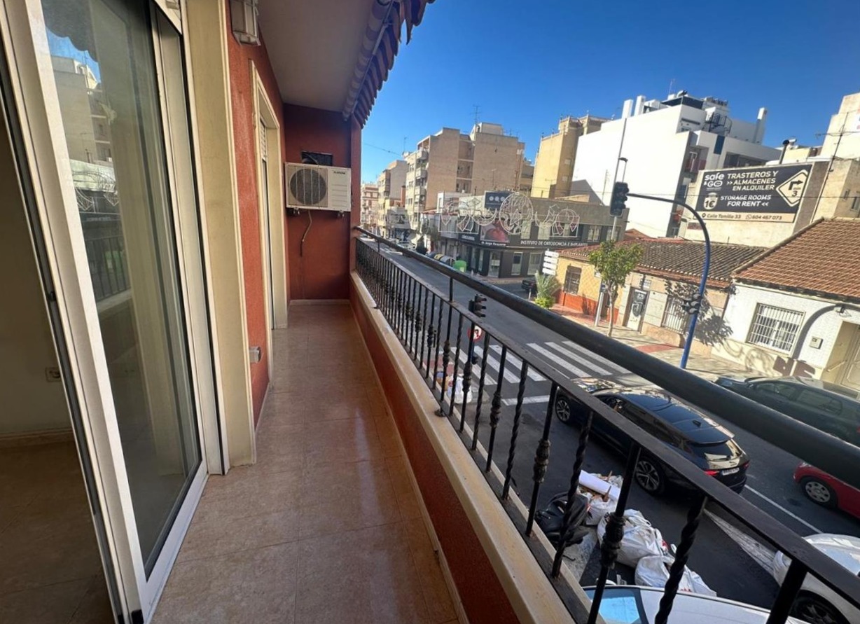 Piso en venta en Torrevieja Alicante Número 9