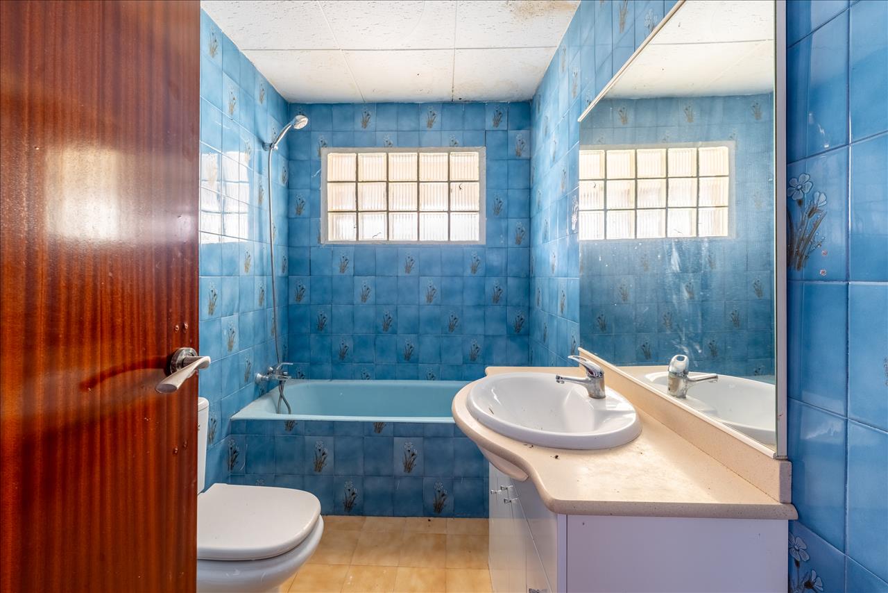 Casa en venta en Vallirana Barcelona Número 13