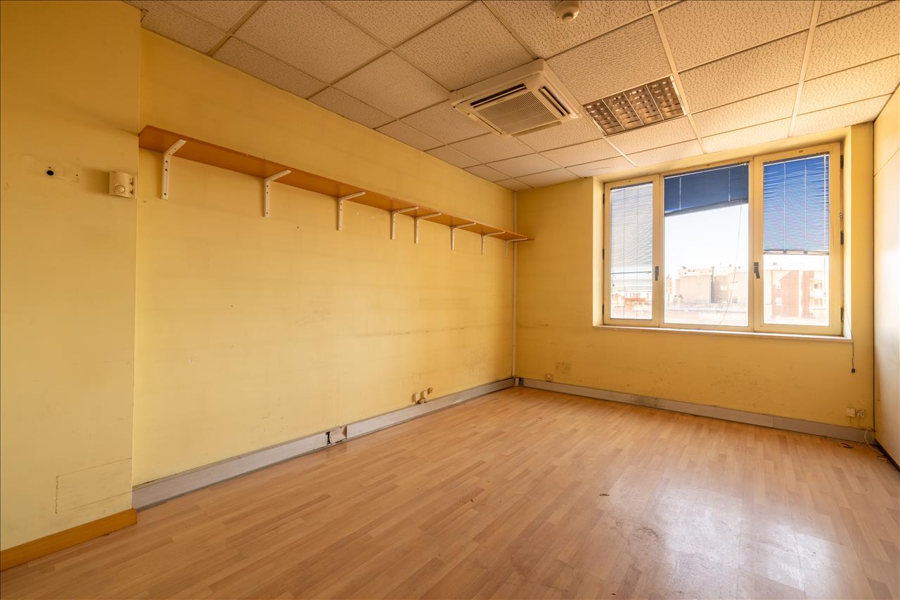 Oficina en venta en Reus Tarragona Número 2