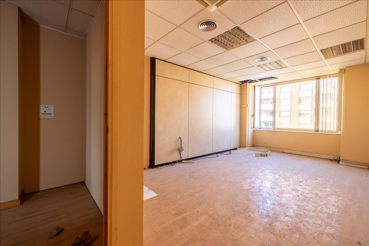 Oficina en venta en Reus Tarragona Número 6