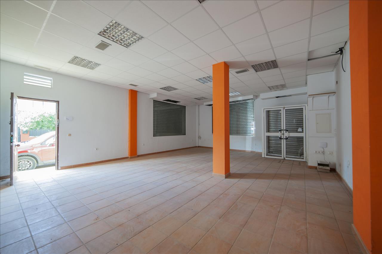 Local en venta en Burguillos Sevilla Número 8