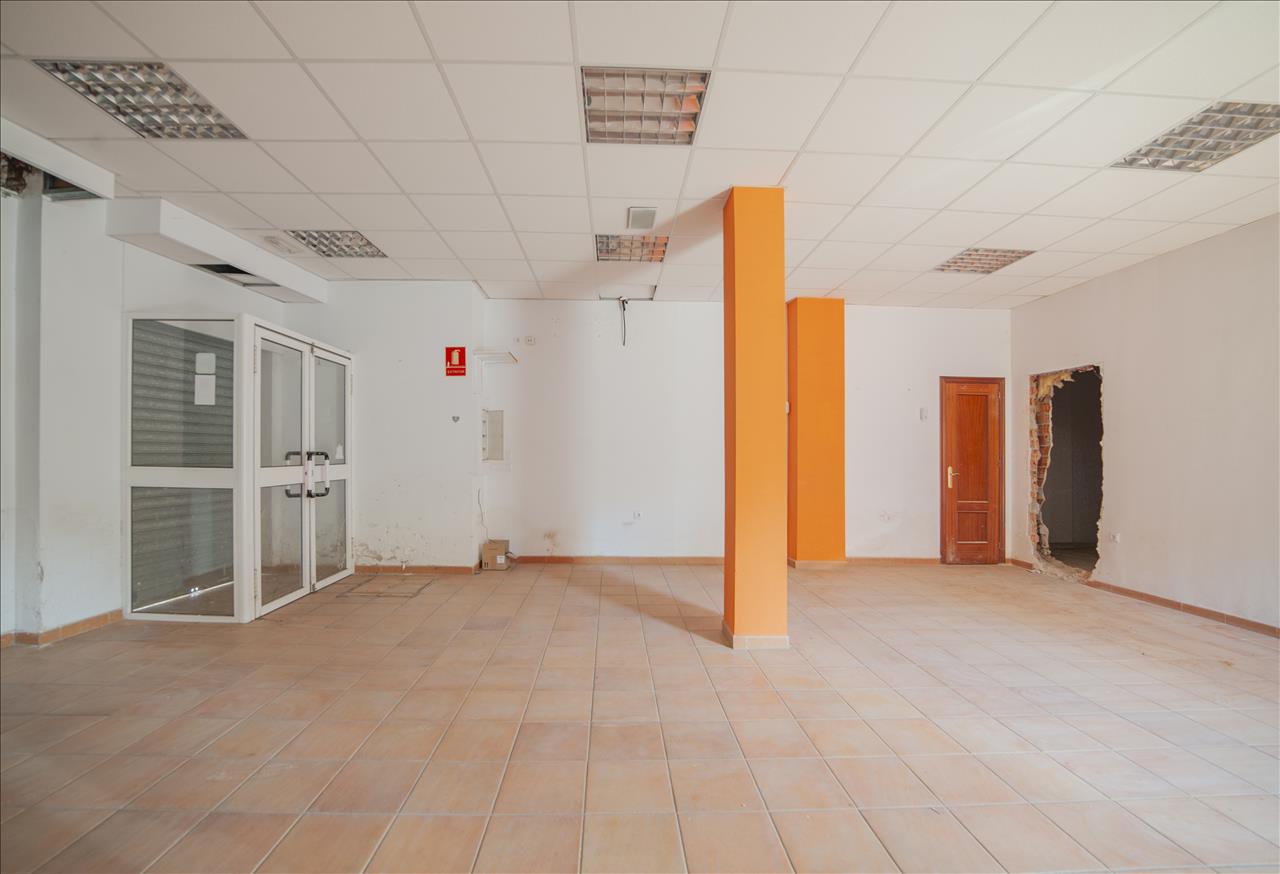 Local en venta en Burguillos Sevilla Número 6