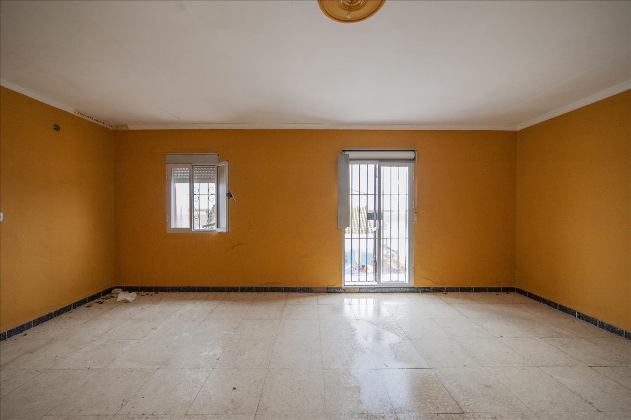 Casa en venta en Lora del Río Sevilla Número 8