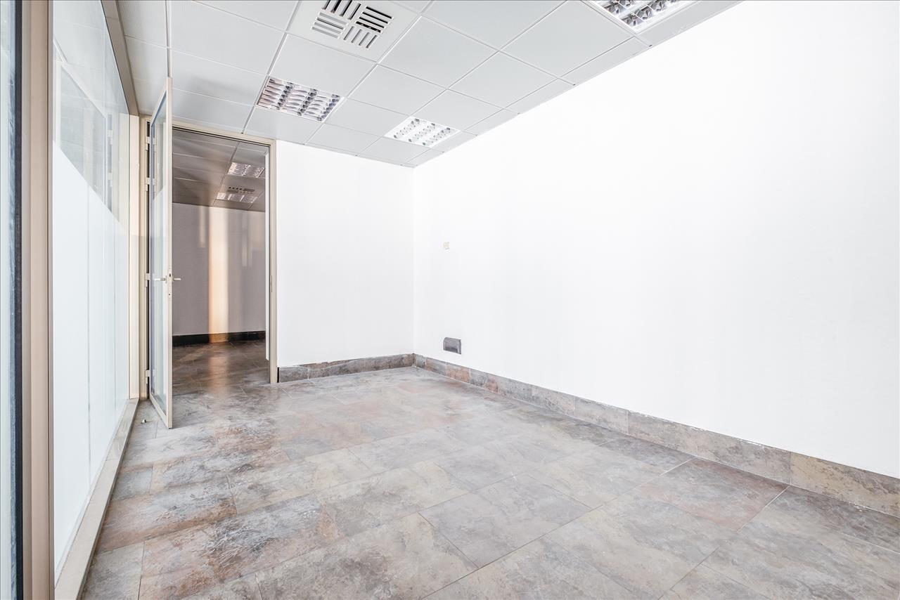 Local en venta en Badalona Barcelona Número 8